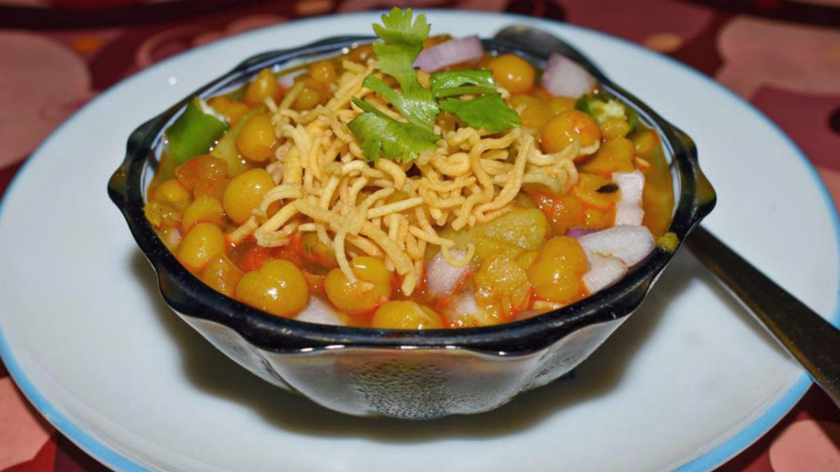 Ghugni Recipe | How To Make Street-Style Ghugni At Home